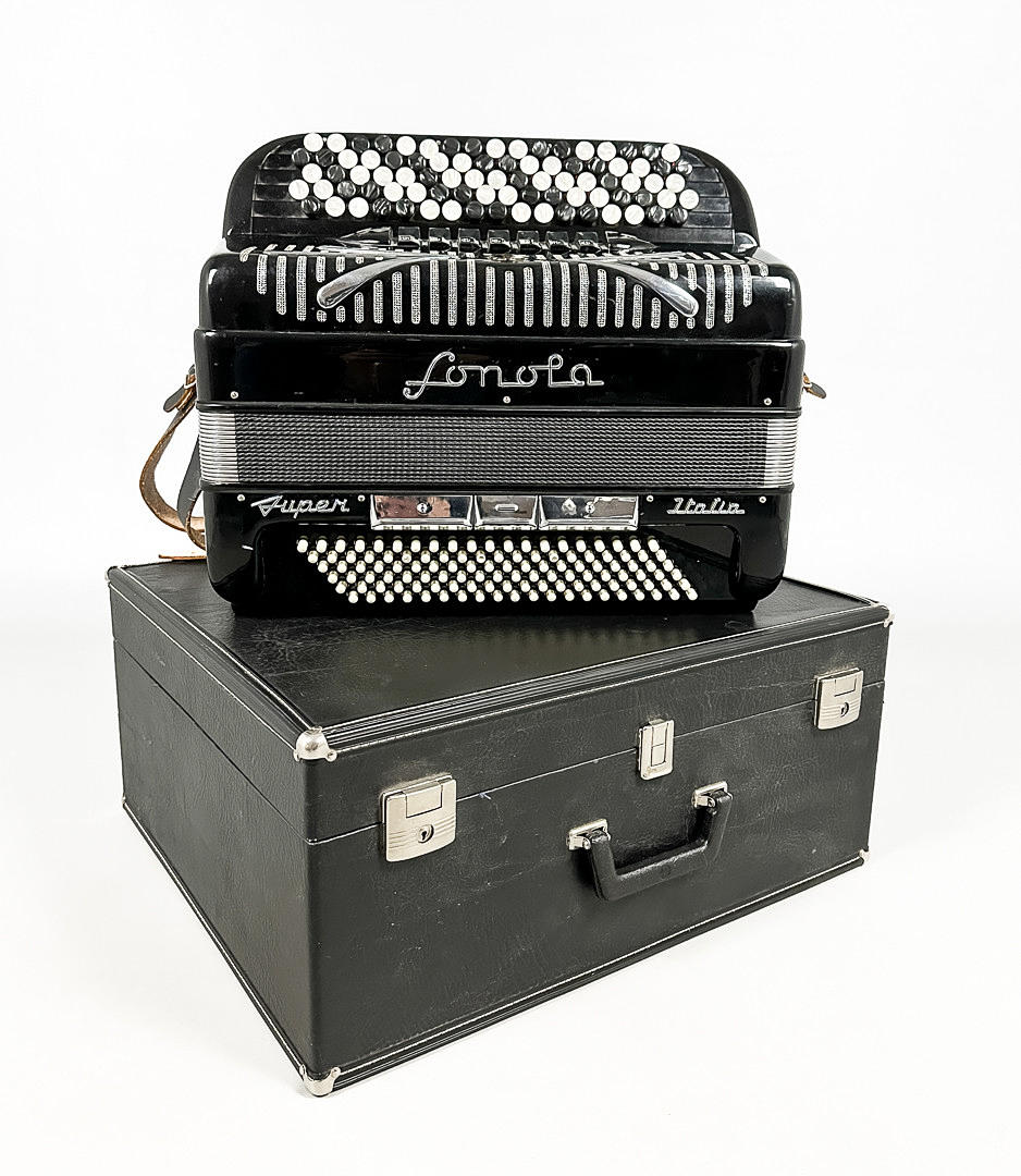 ACCORDION, Sonola Super, Italia.