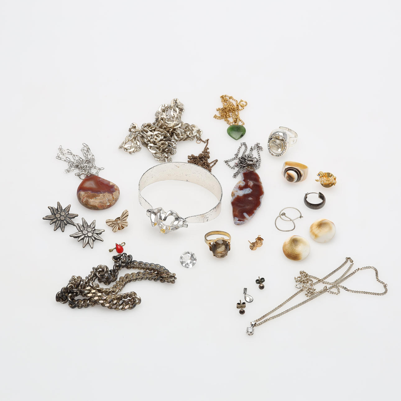 BIJOUTERIER lot, supplied with some pieces silver.