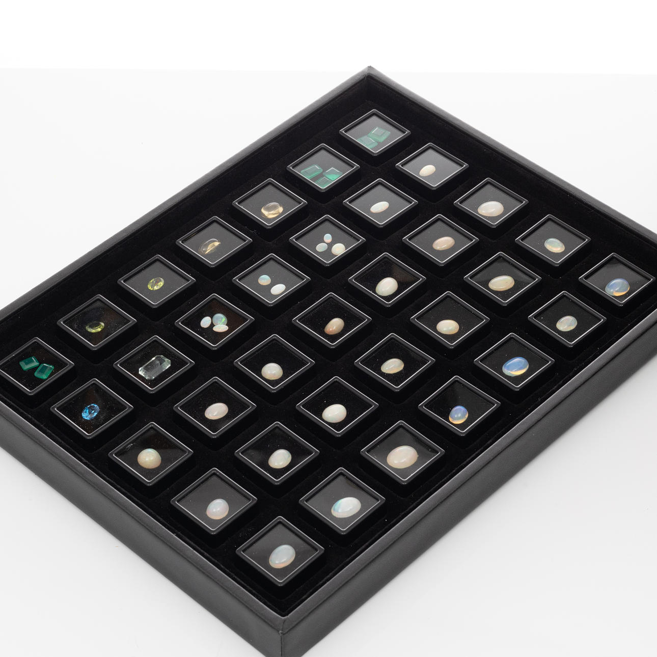 SAMLING ÄDELSTENAR.