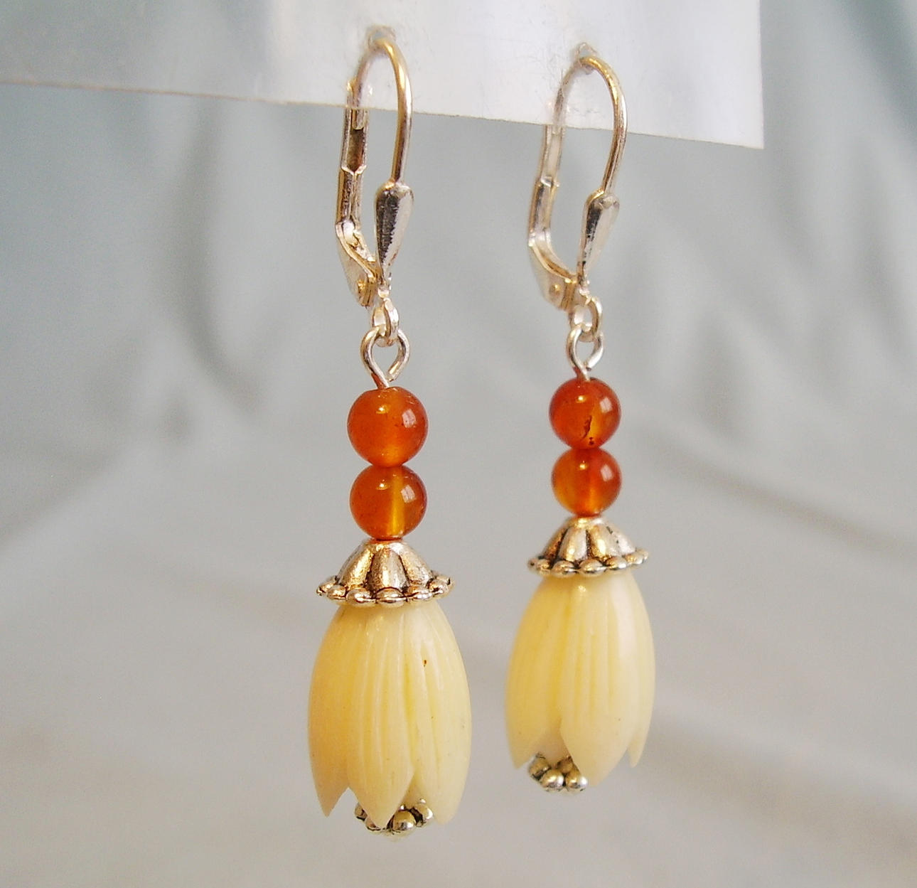 ÖRHÄNGEN ELD AGAT + BEN BLOSSOM.