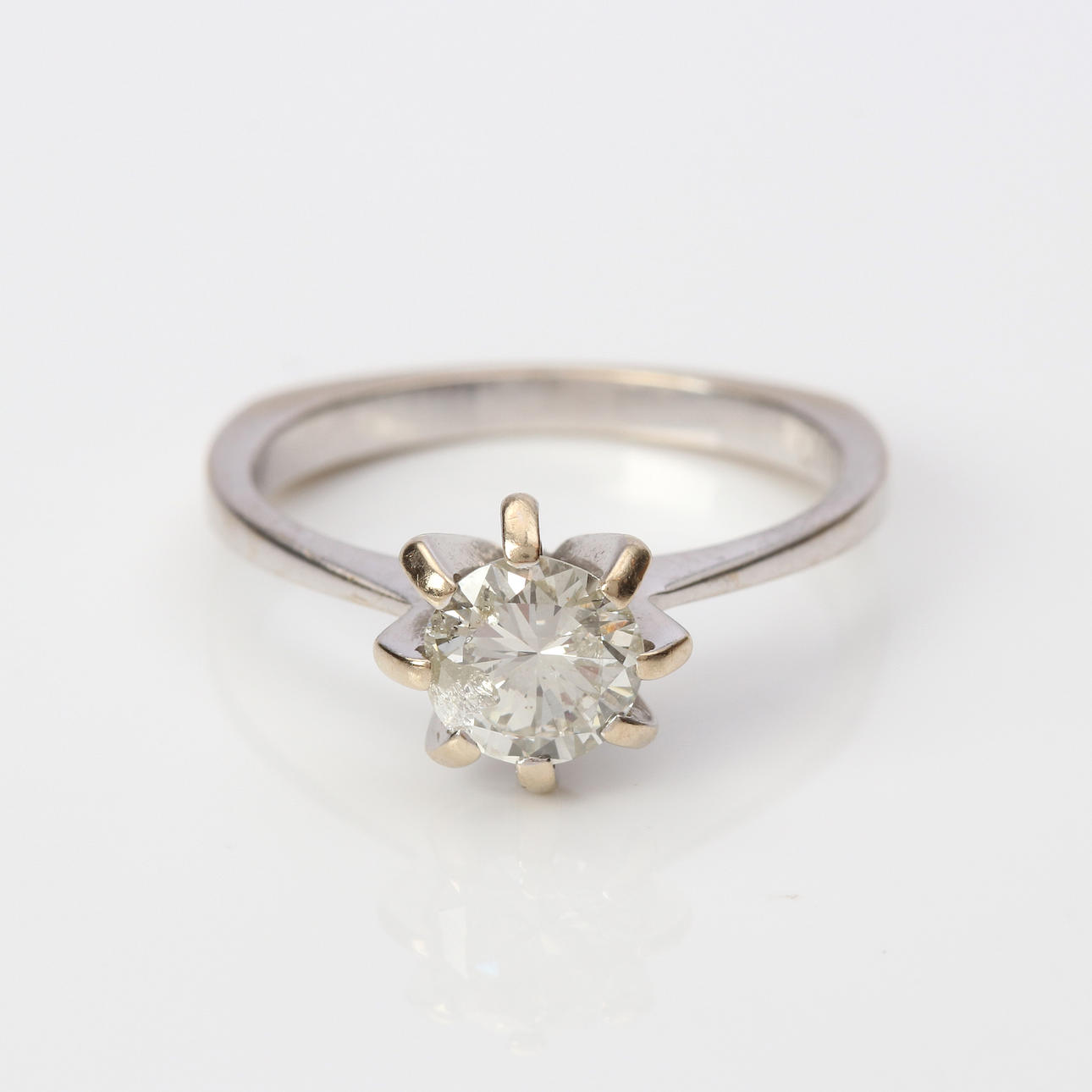 DIAMOND RING 18K approx 0.77 ct.