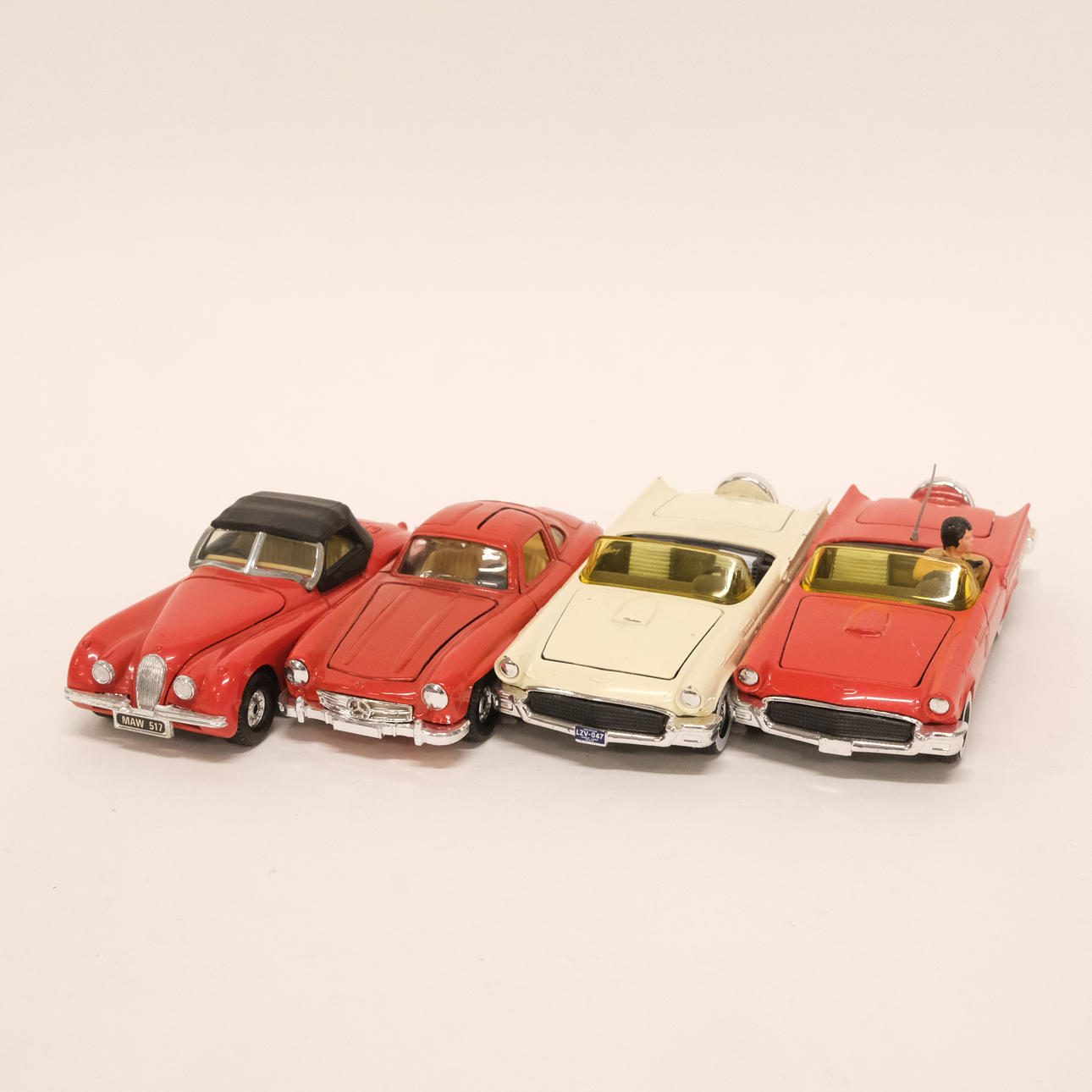 CORGI. FYRA MODELLBILAR. ENGLAND.