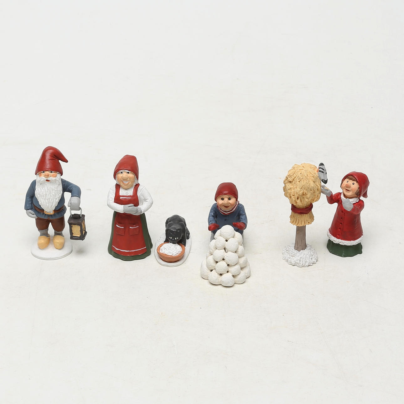 LENA PETERSSON. TOMTAR, 4 delar, plast.