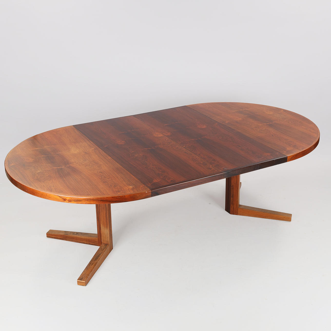 Circular rosewood dining table with two additional plates, CJ