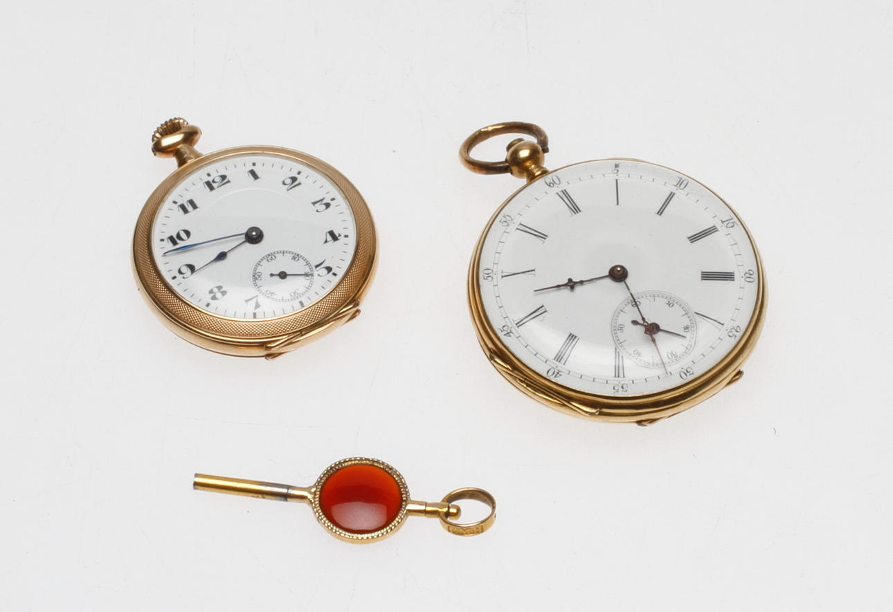 FICKUR, 2 st samt NYCKEL, 18k guld, total vikt ca 60 gram.