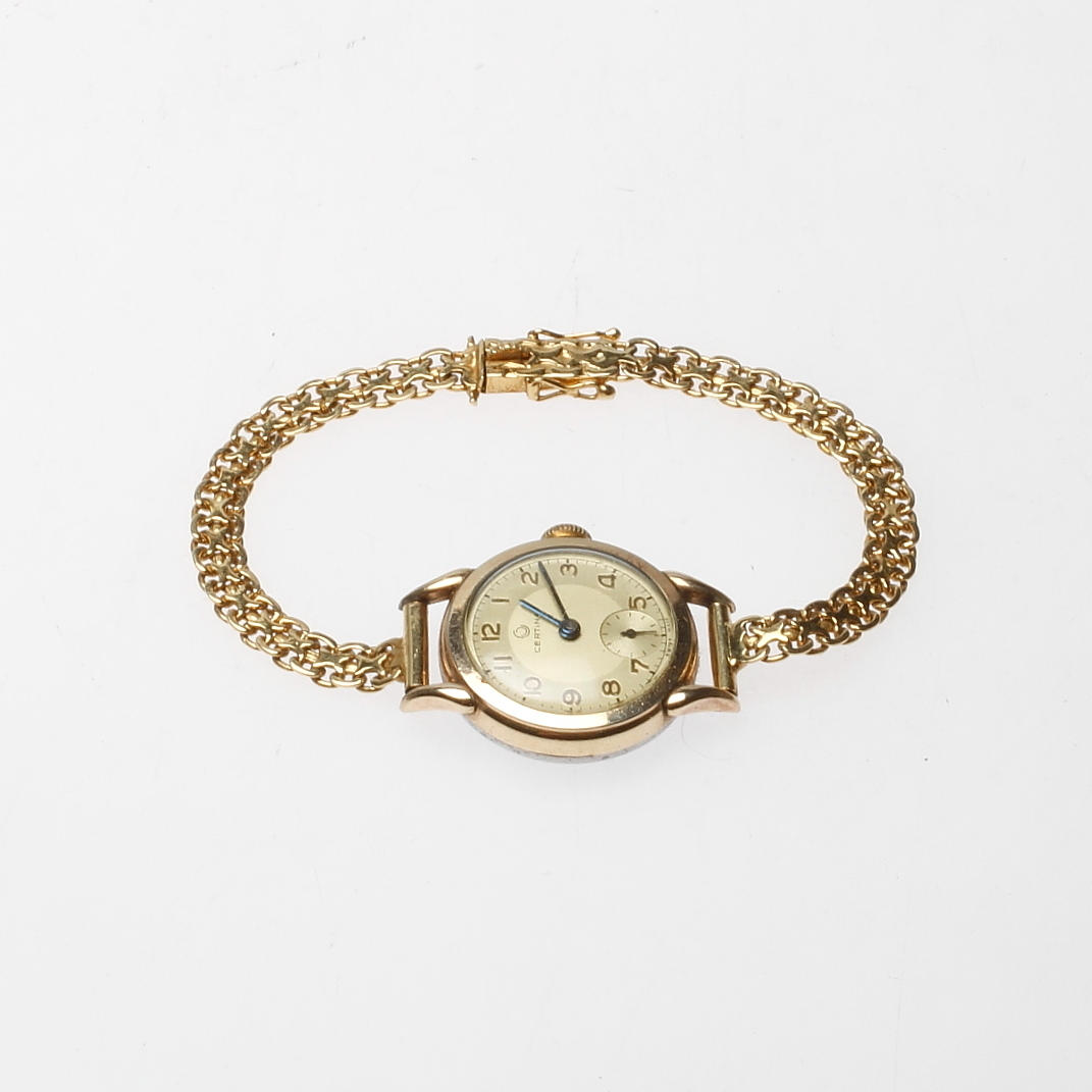 DAMARMBANDSUR med ARMBAND i 18k guld, total vikt ca 19 gram.