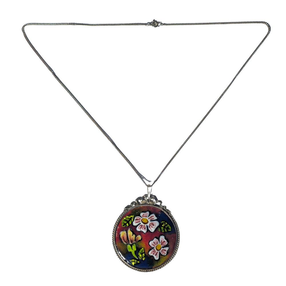 NECKLACE WITH PENDANT IN SILVER AND ENAMEL.