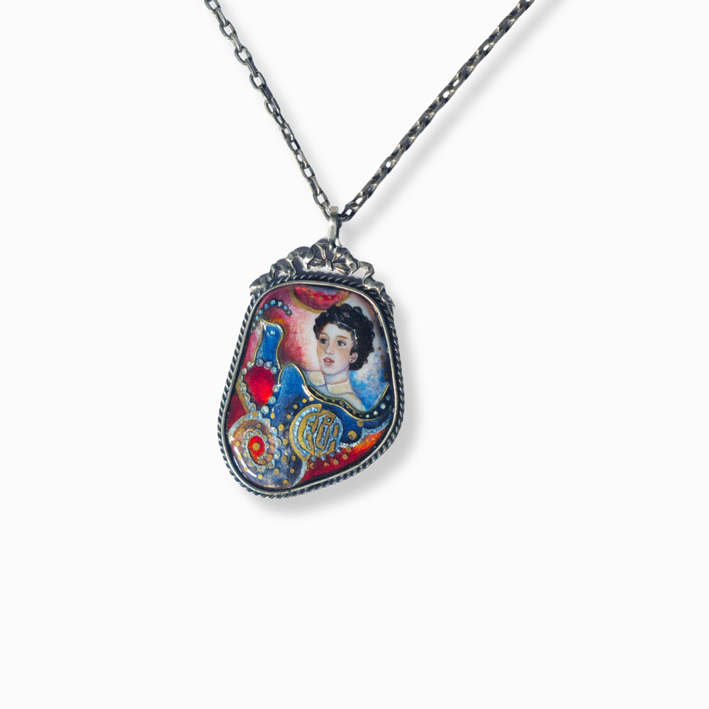 SILVER NECKLACE AND ENAMEL PENDANT.