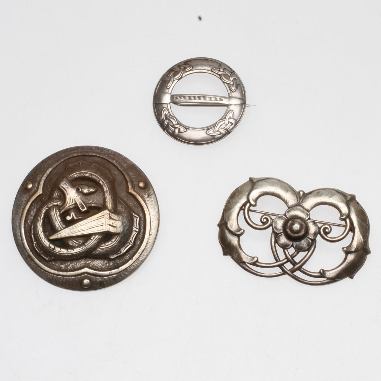 BROSCHER, 3 st, silver, Danmark/Norge, omkring 1900.