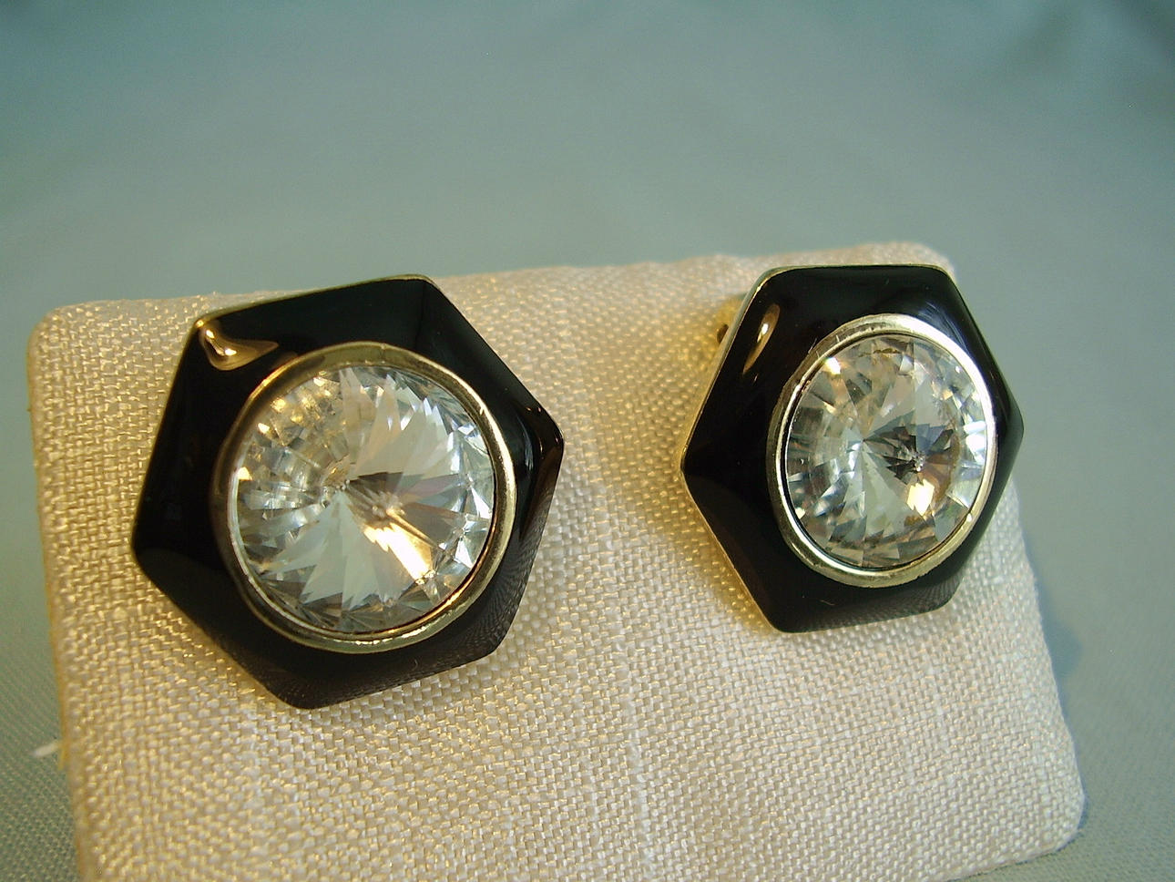 EMALJ CLIP-ON ÖRHÄNGEN EMALJ ART DECO.