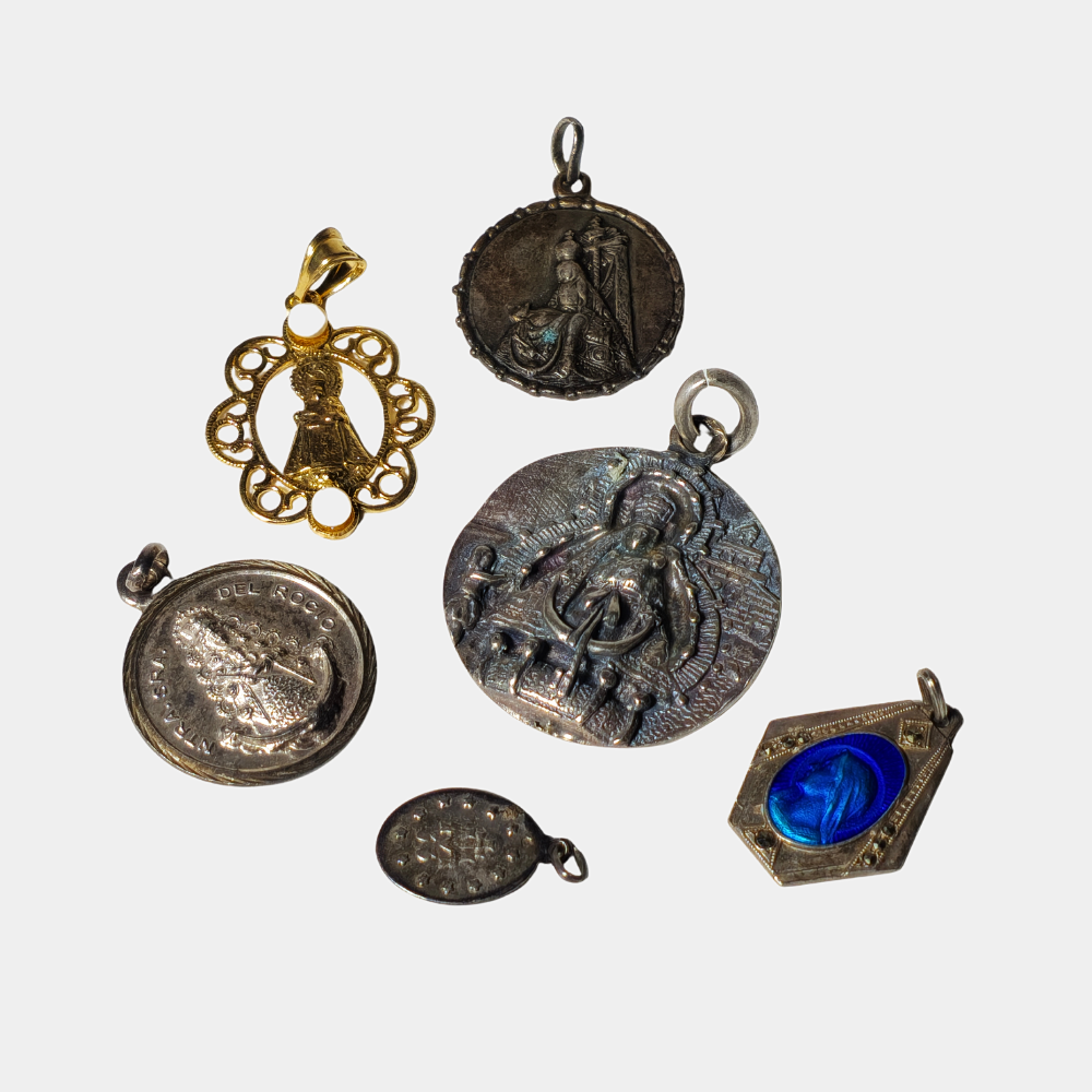 6 RELIGIOUS MEDALLIONS IN SILVER.