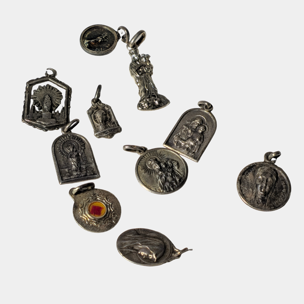 10 RELIGIOUS MEDALLIONS IN SILVER.