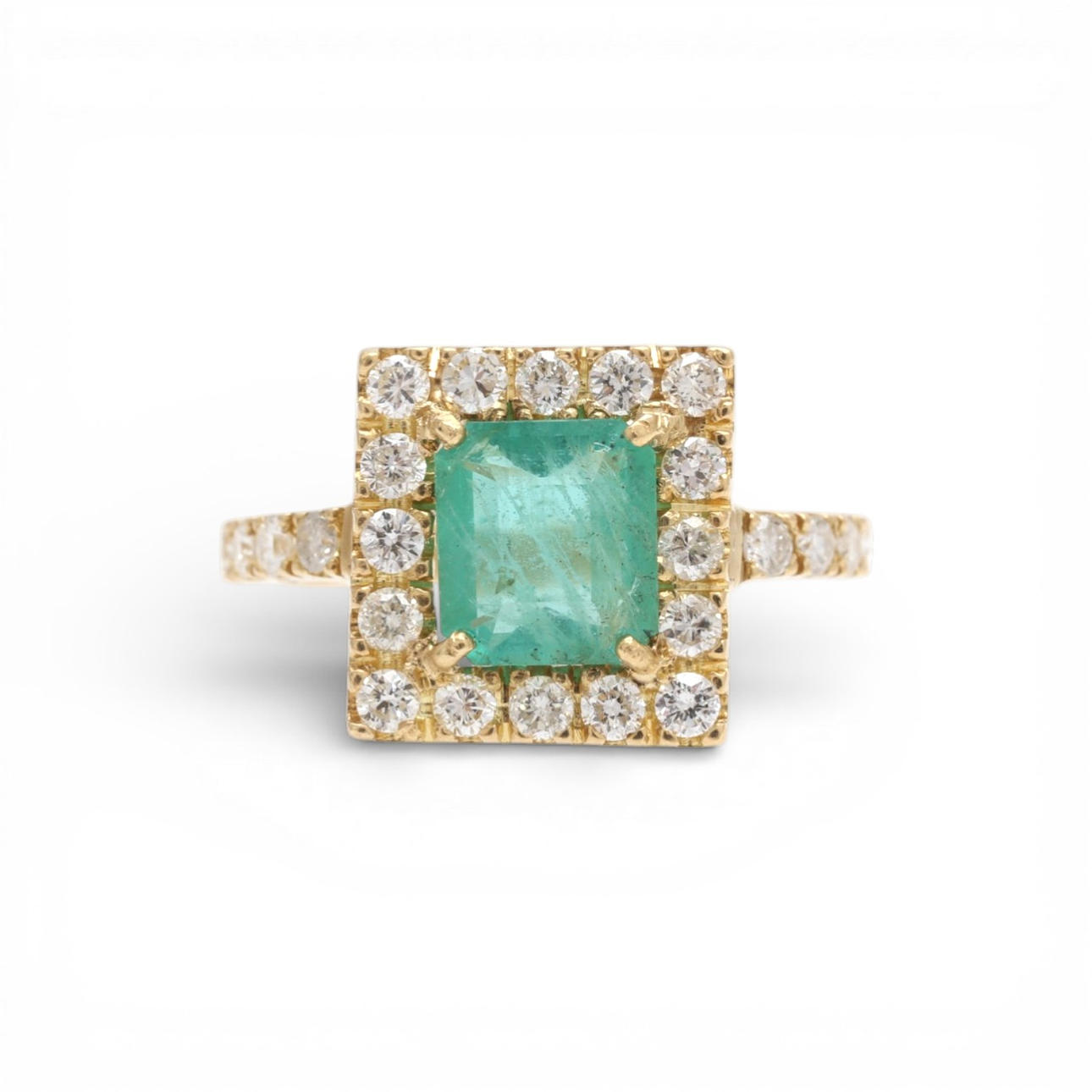 Emerald and diamonds ring.