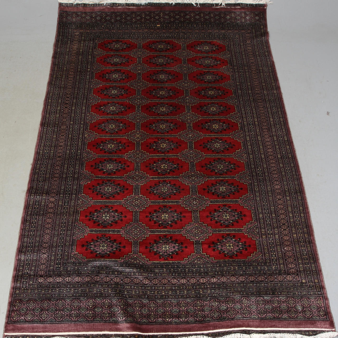 CARPET, oriental, approx. 240 X 156 cm.
