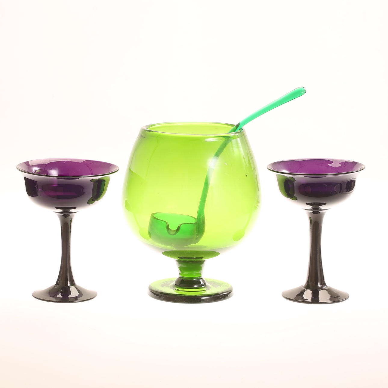 GLASFÖREMÅL, 3 delar, 1900-tal.