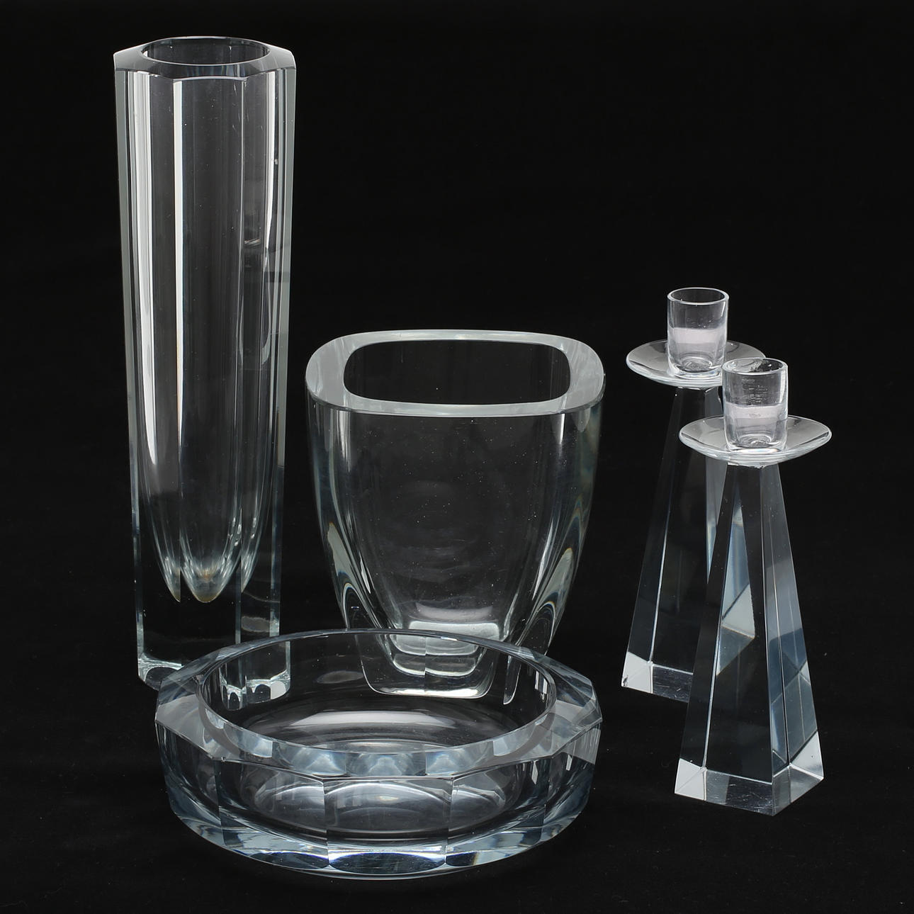 VASER, SKÅL, LJUSSTAKAR, 5 delar, bl a Asta Strömberg, Strömbergshyttan, signerad.