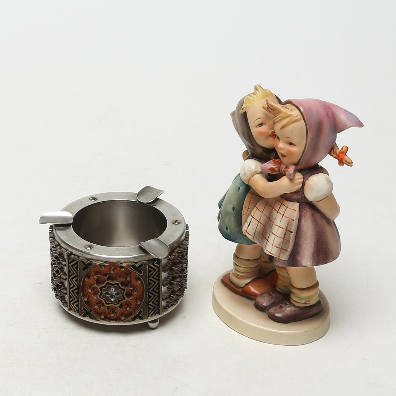 FIGURIN och ASKFAT, keramik/metall.