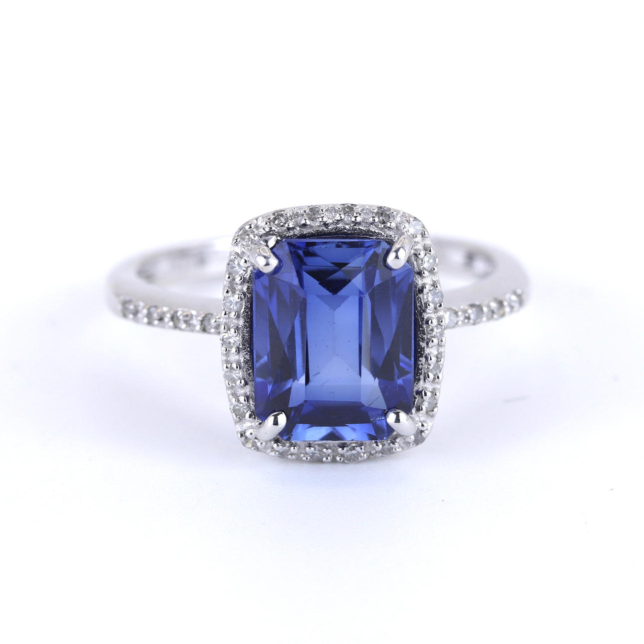 9K WHITE GOLD BLUE STONE & DIAMOND SET RING.