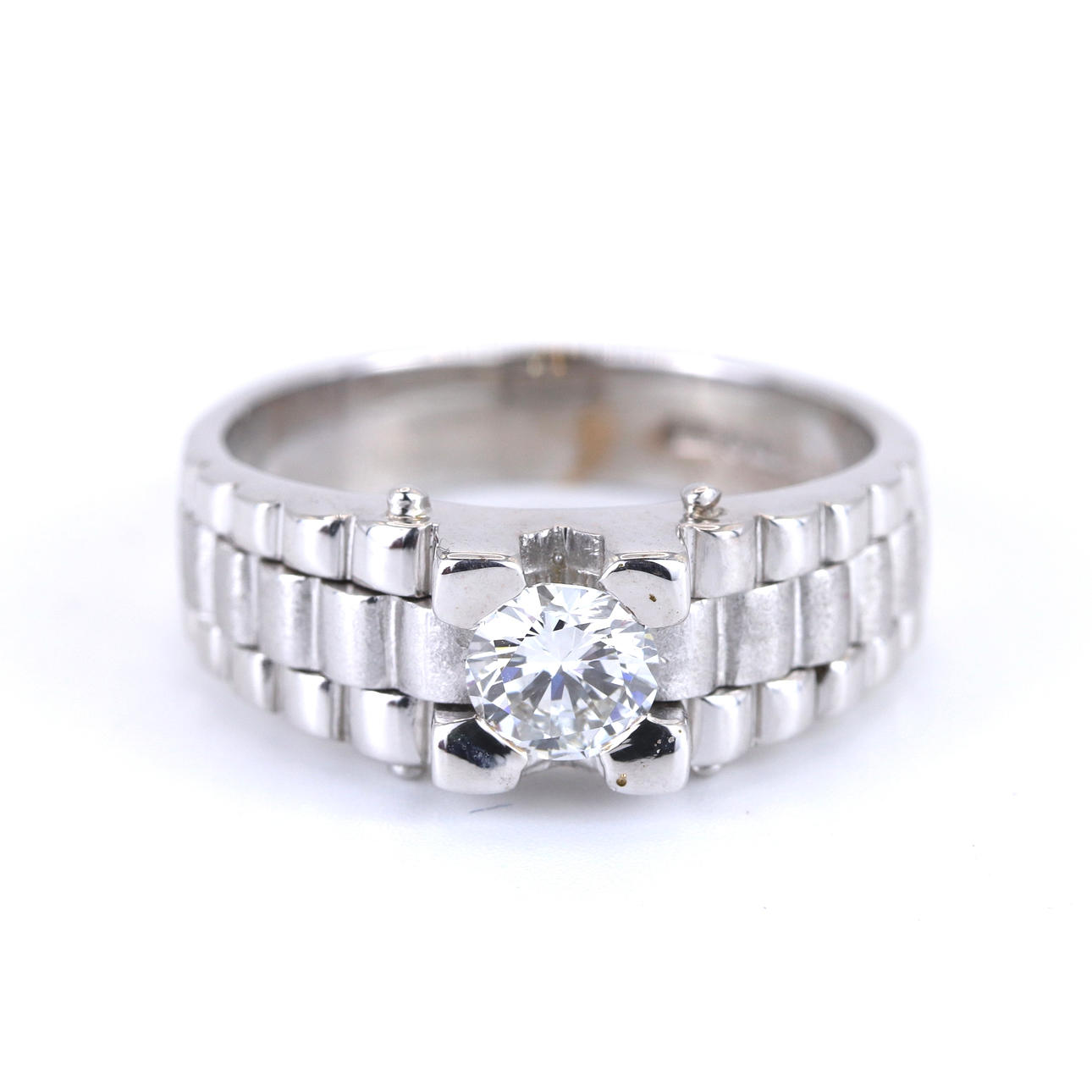 18CT WHITE GOLD DIAMOND SET RING.