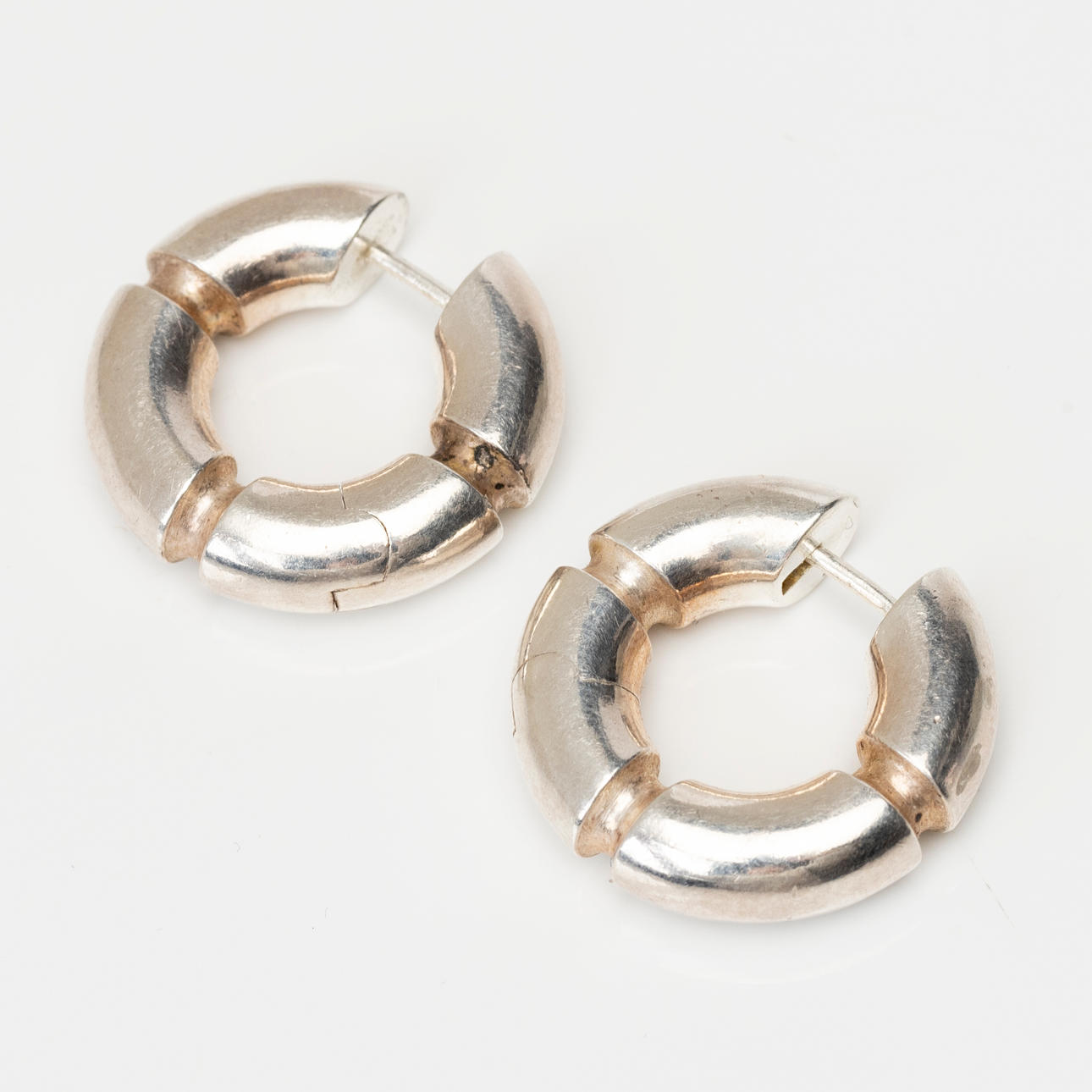 ÖRHÄNGEN 1 par, hoops, silver, samtida.