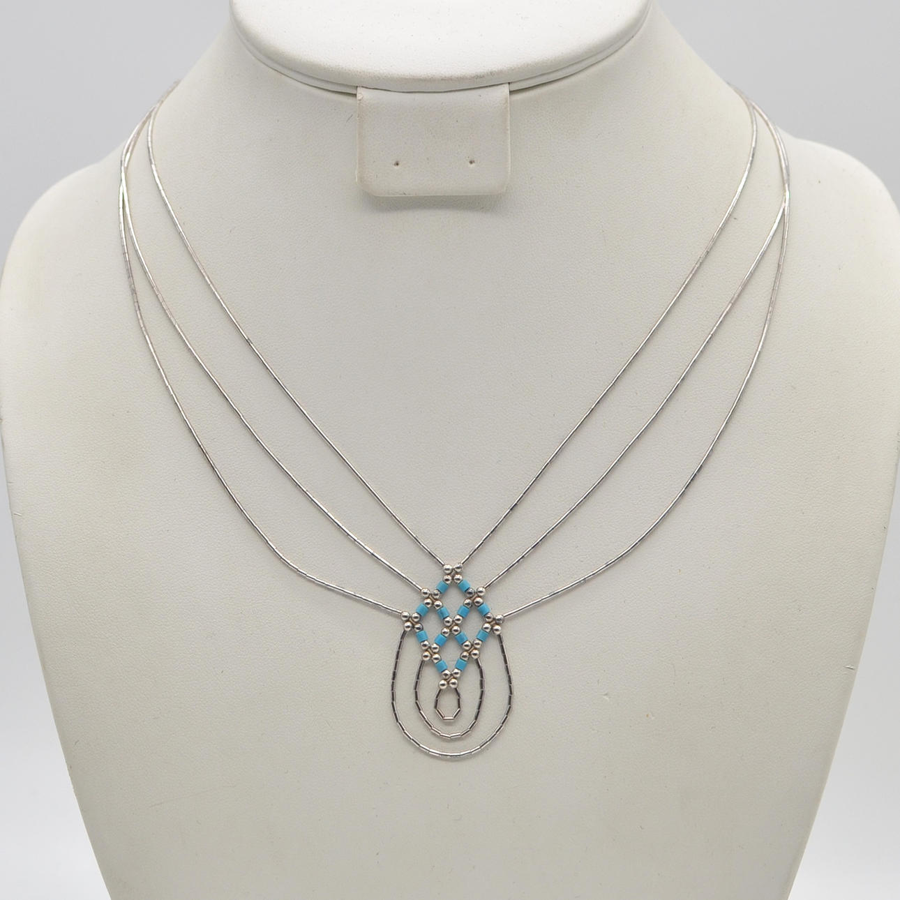 STERLING SILVER NECKLACE WITH TURQUOISE PEARLS, THREE-STRAND, STRUCTURALLY BOUND, 20TH CENTURY.
