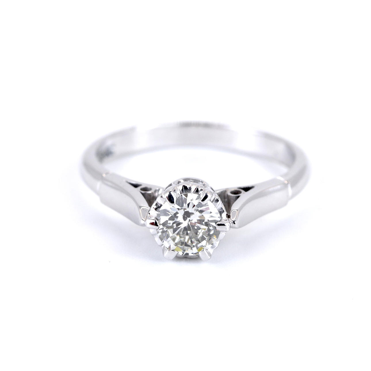18CT WHITE GOLD DIAMOND SET SOLITAIRE RING.