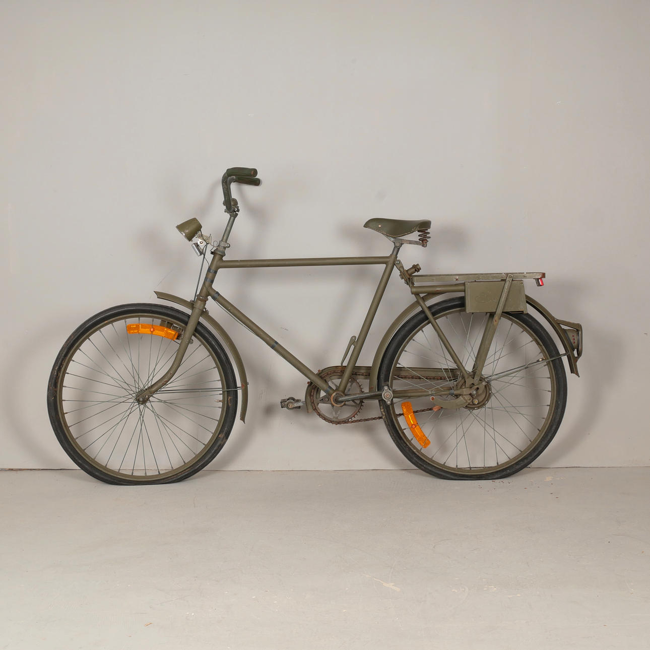 MILITÄRCYKEL, 1900-talets mitt.