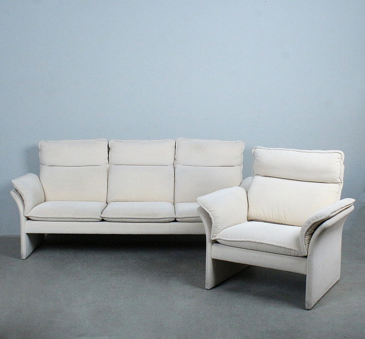 THREE-POINT. Sofa/Three-seater and armchair.