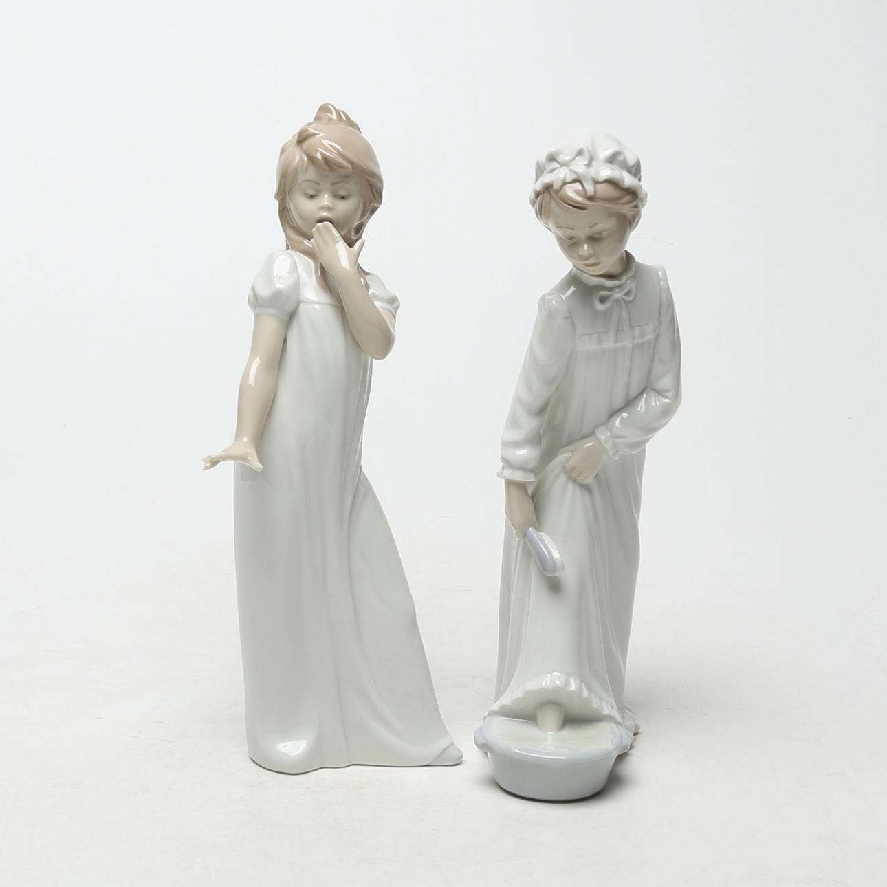 FIGURINER 2 st, porslin, Nao.