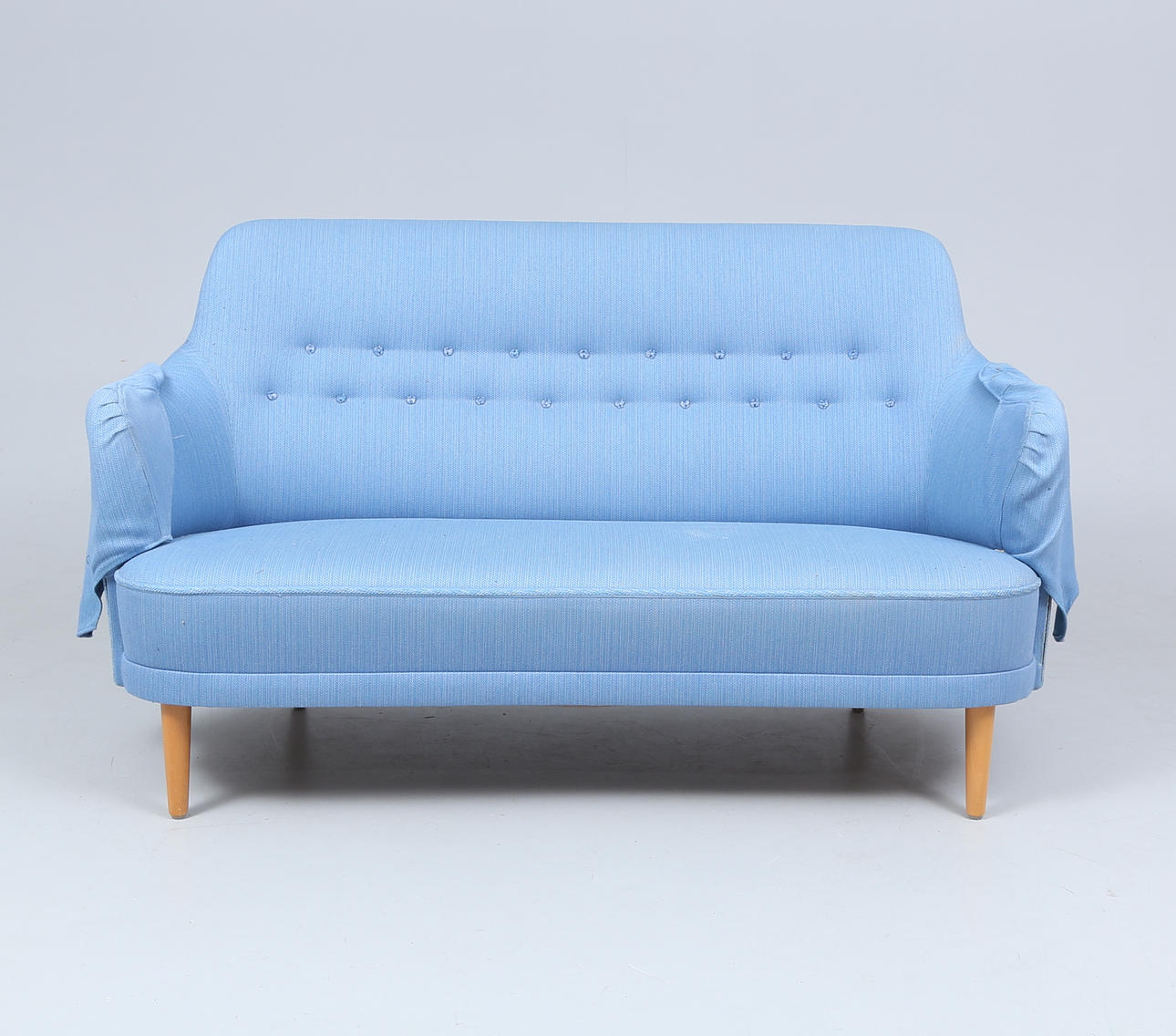 A sofa by Carl Malmsten, “Samsas”.