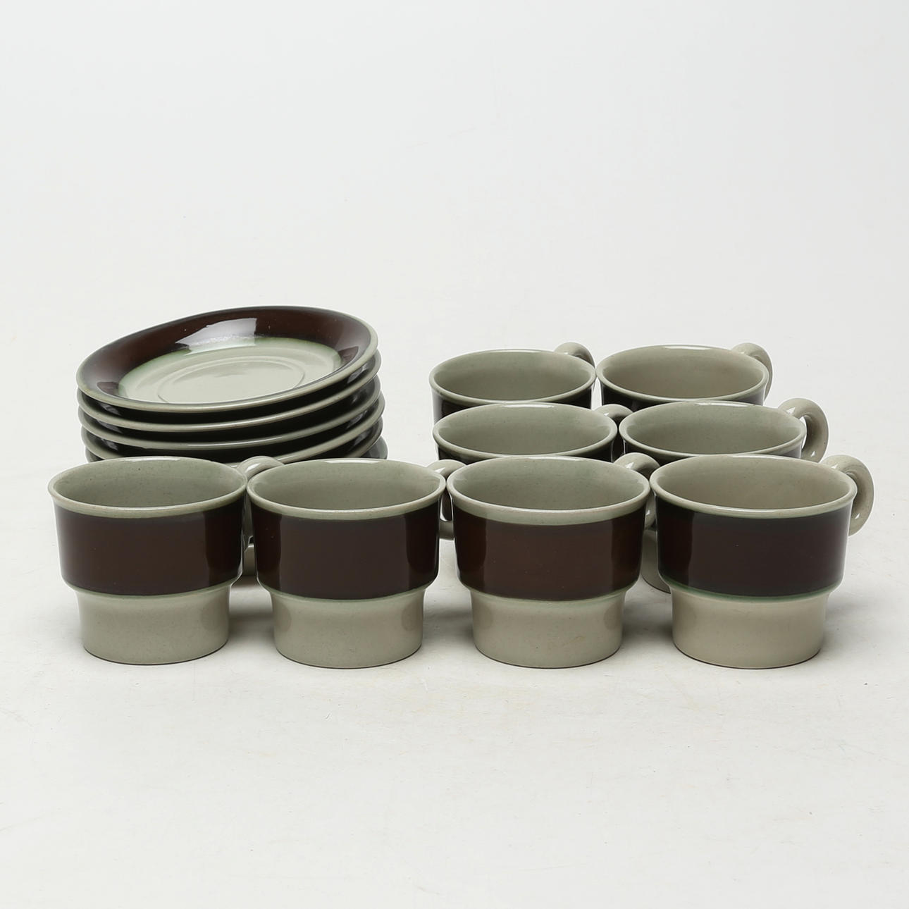 8 ceramic coffee cups with saucers, Höganäs.