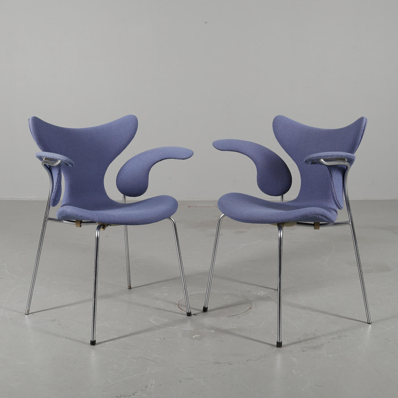 STOLAR, ett par, "Måsen/Mågen", Arne Jacobsen, Fritz Hansen.