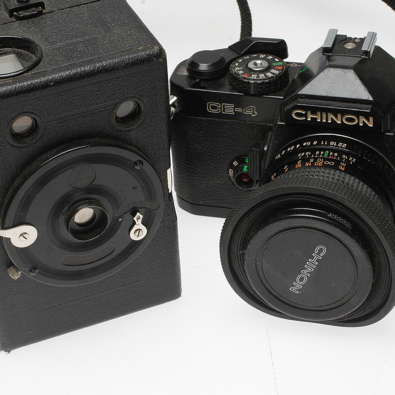 KAMEROR, 2 st samt OBJEKTIV.