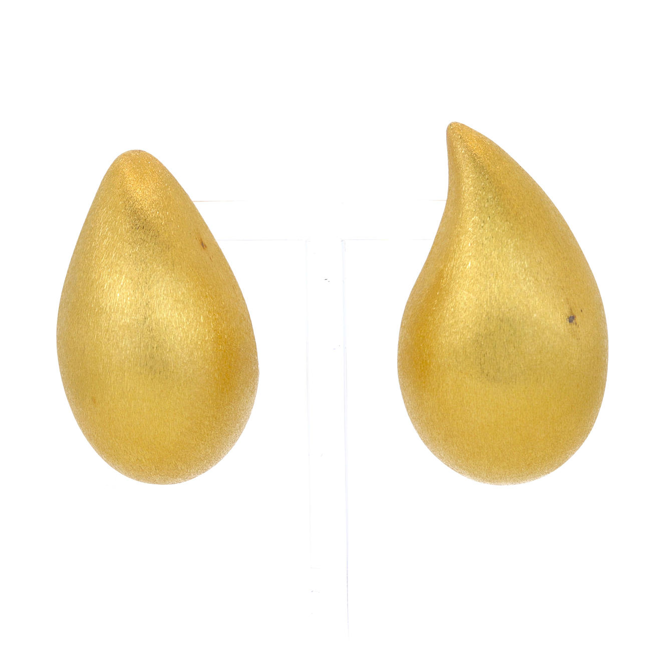 18CT YELLOW GOLD EARRINGS.