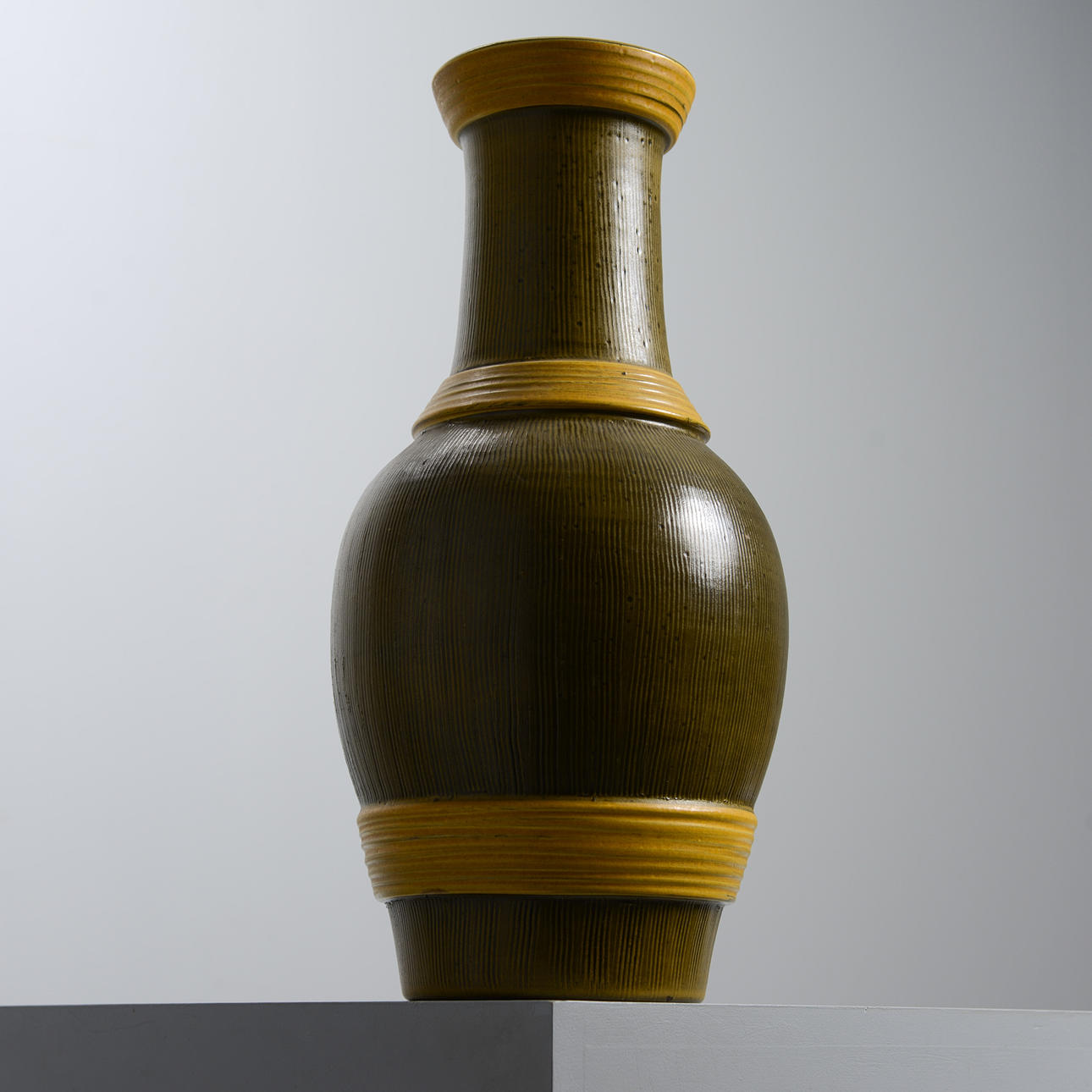 IRMA YOURSTONE. Golvvas, modell 1122Y, Upsala-Ekeby, 1971.