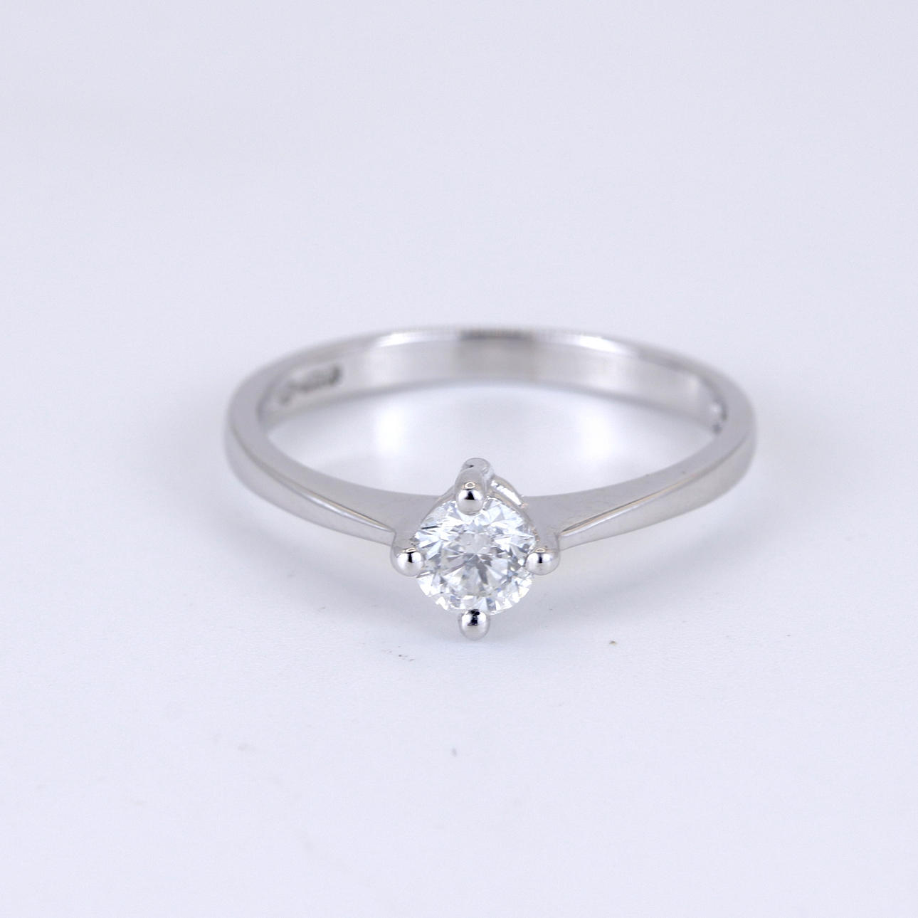 PLATINUM DIAMOND SET SOLITAIRE RING.