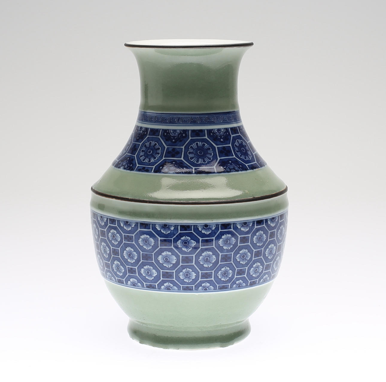 VAS, celadon, troligen från Jingdezhen, Kina, 1800/1900-tal.