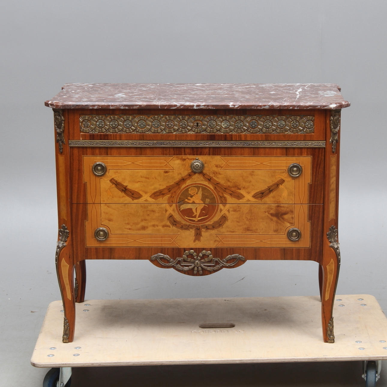 BYRÅ, med stenskiva, gustaviansk stil, 1900-tal.