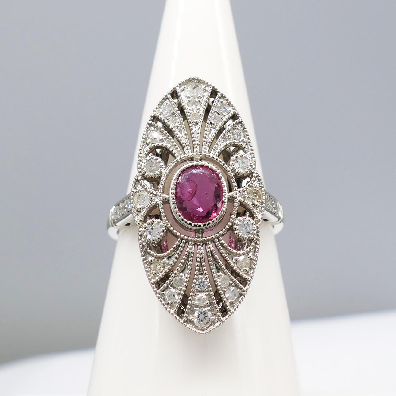 RUBY & DIAMOND platinum ring.