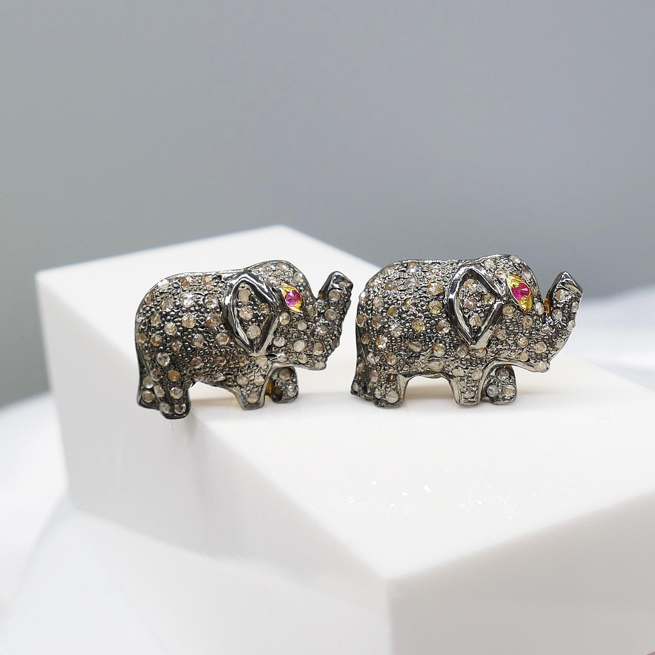 ELEPHANT DIAMOND cufflinks.