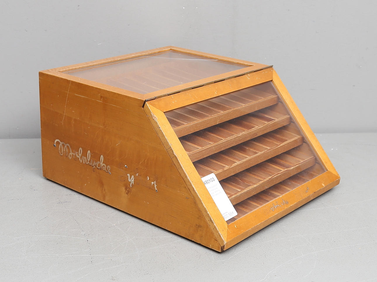 SYTRÅDSMONTER, Mölnlycke sytråd, omkring 1900-talets mitt.