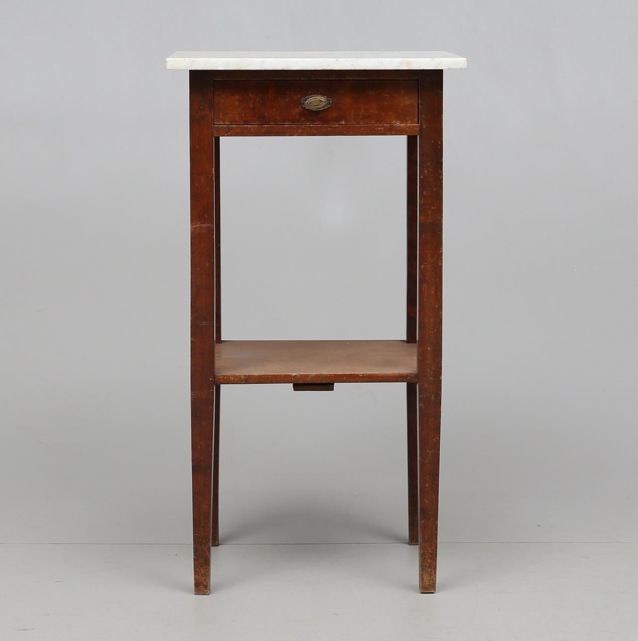 NATTBORD MED MARMORSKIVA, sekelskifte 1900.