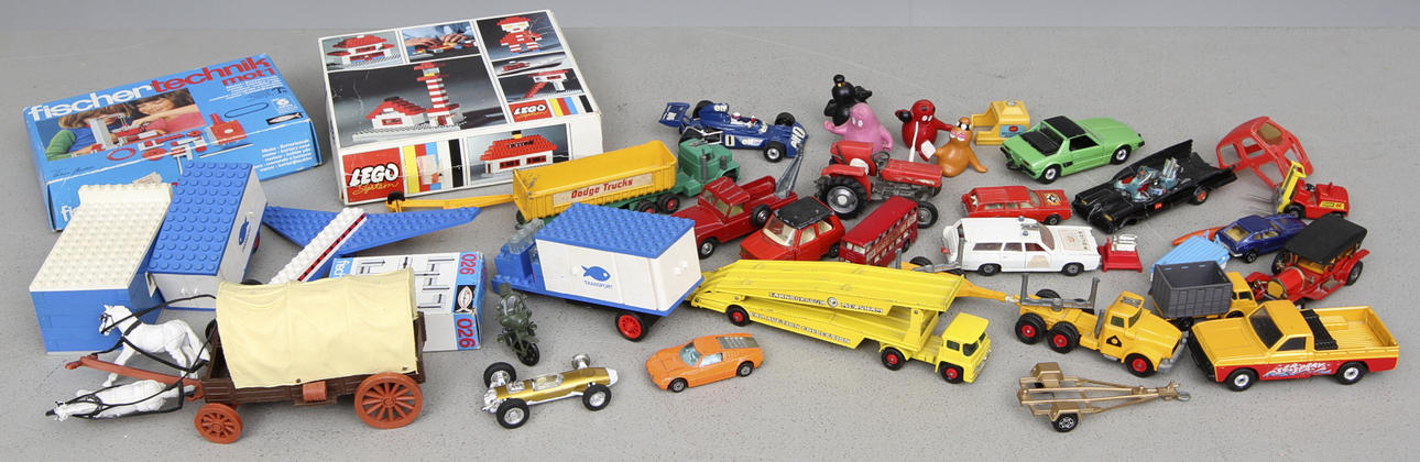 PARTI LEKSAKSBILAR OCH LEGO. corgi med flera.