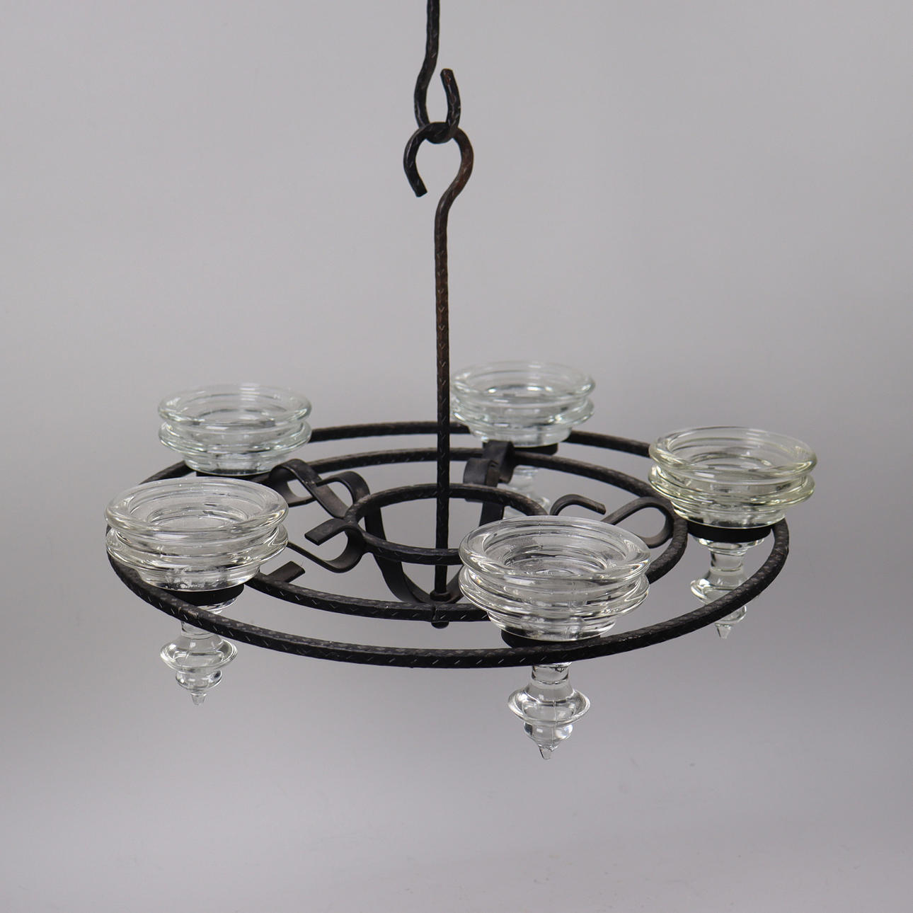 LJUSKRONA, smide, glas, 1900-talets andra hälft.