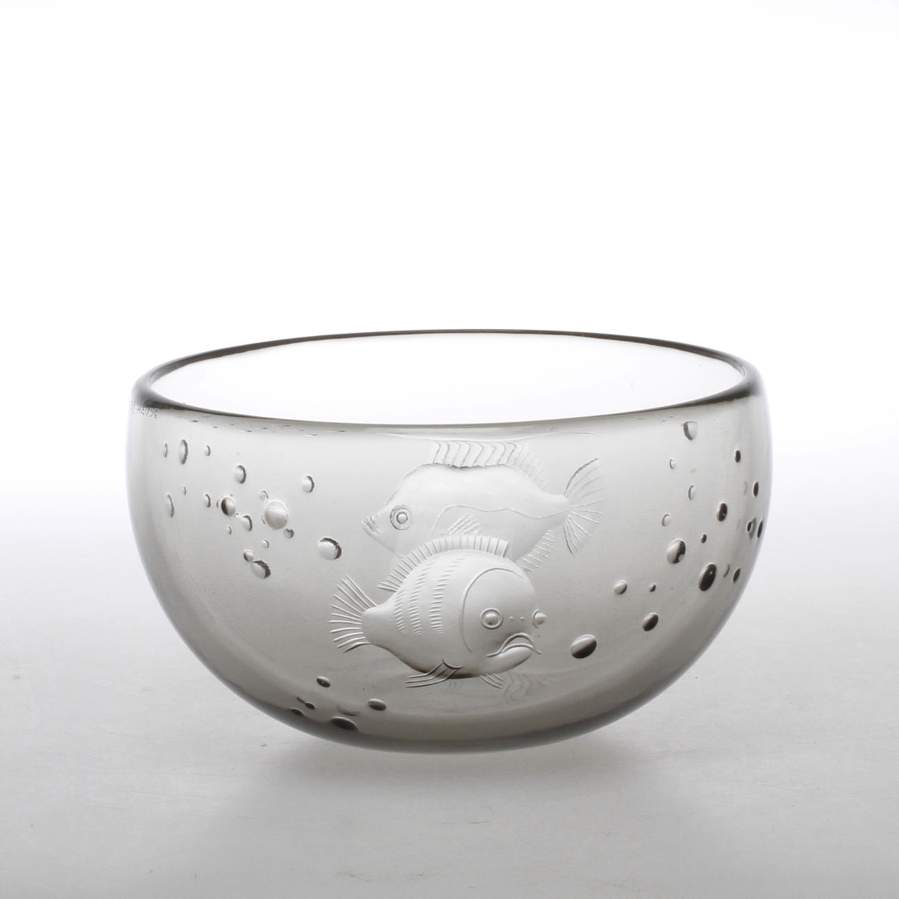 SKÅL, glas, dekor av fiskar, 1900-tal.