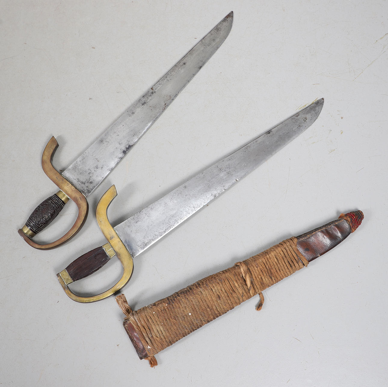 A FINE PAIR OF CHINESE HUDIEDAO BUTTERFLY SWORDS IN A SINGLE SCABBARD ...