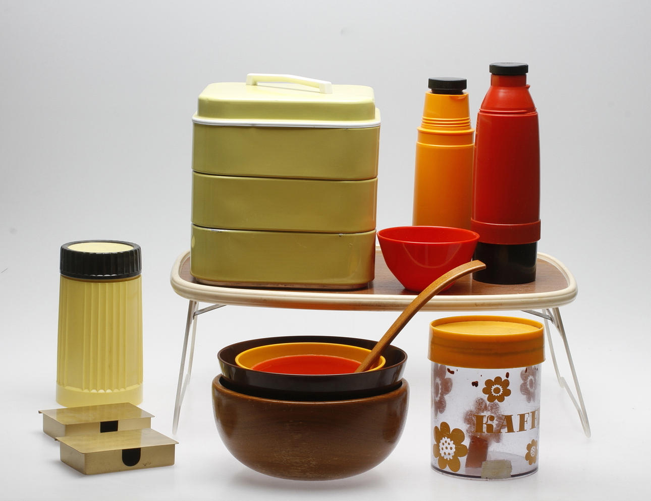 PLASTFÖREMÅL med mera bland CA Breger.