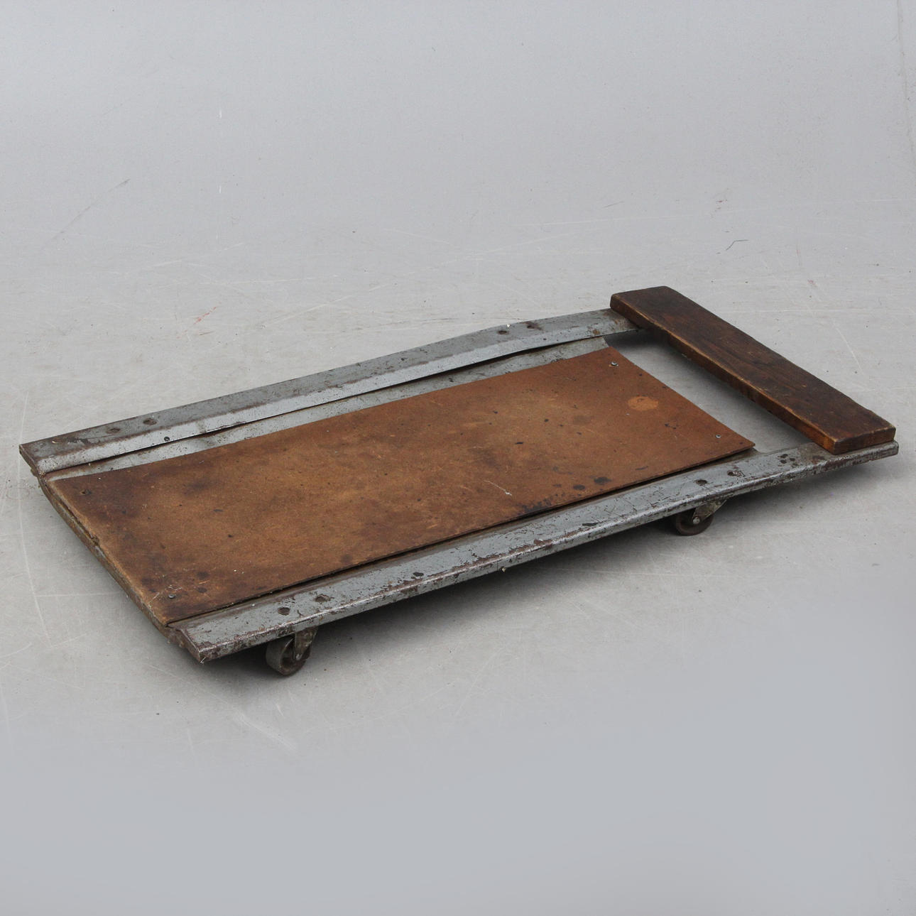 WORKSHOP BOARD, on wheels, for vehicle work underneath.