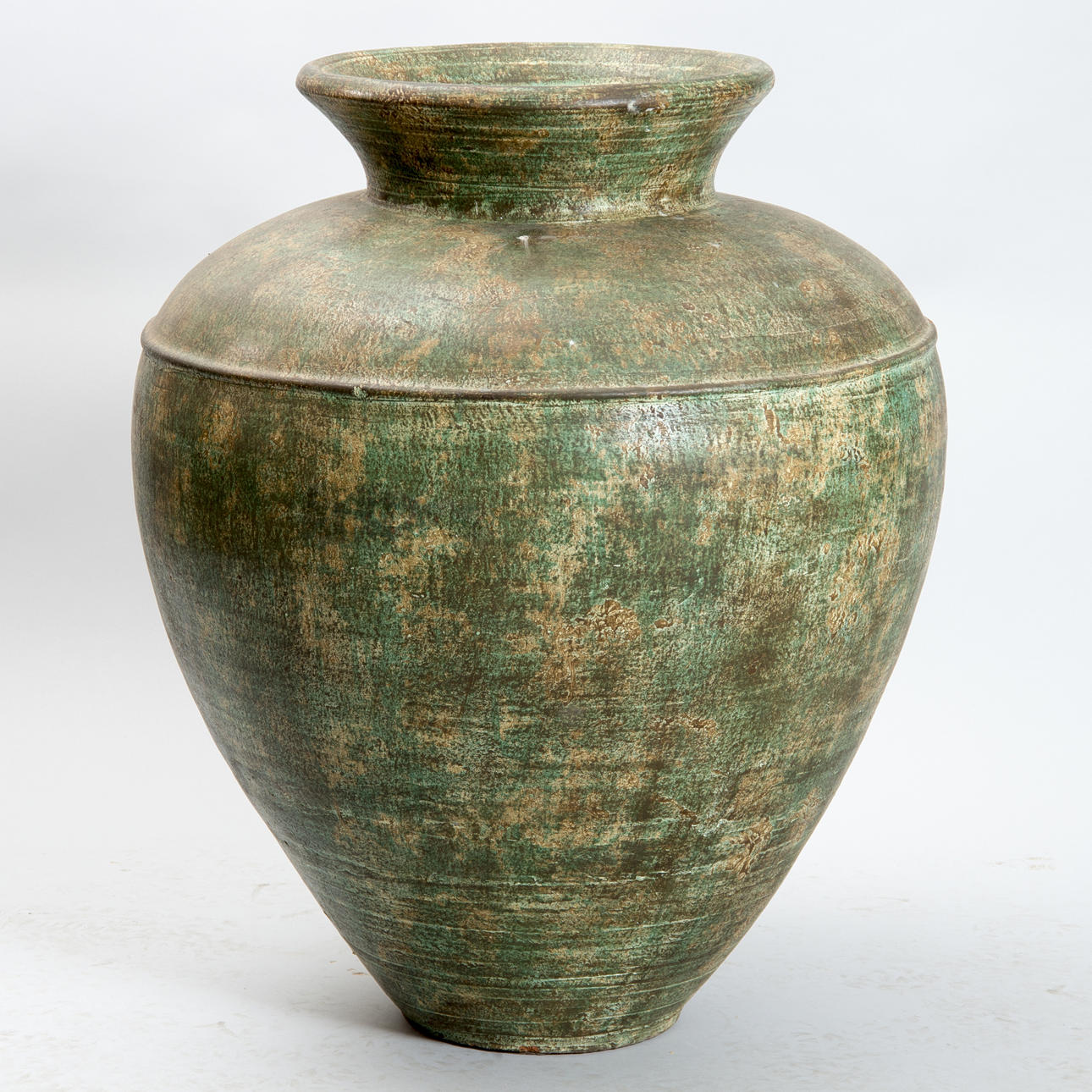 GOLVURNA, målad terrakotta, 1900-tal.