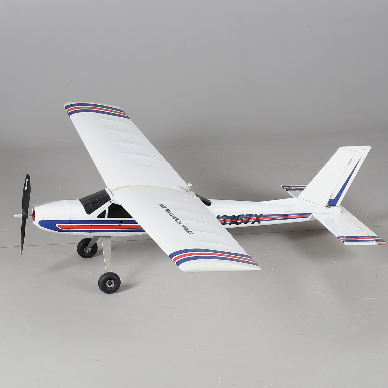MODELLFLUGZEUG, Kunststoff, Cessna 177 Cardinal M36.